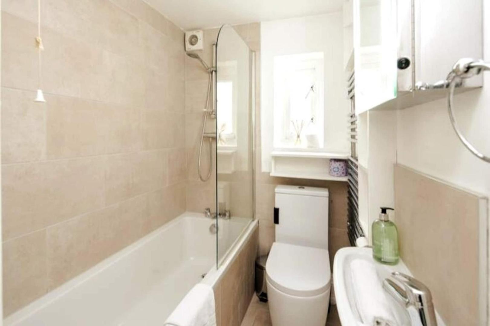 Beautiful Designer Flat In Maida Vale, Sleeps 4 * London